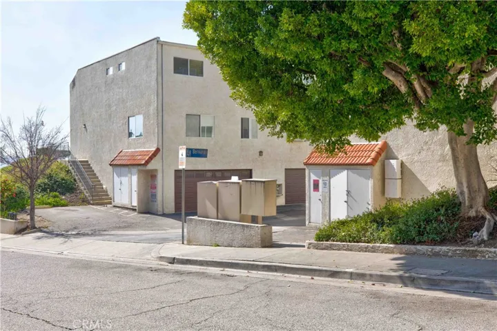 9580 Via Bernardo, Sun Valley, California 91504