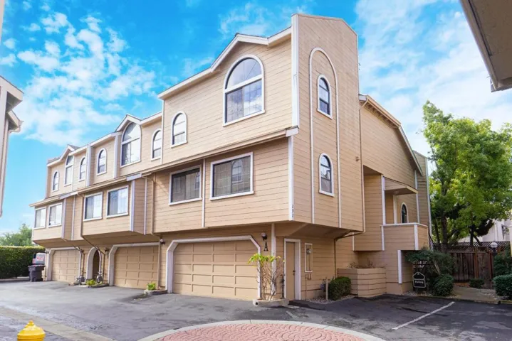 292 W Sunnyoaks Avenue A, Campbell, California 95008