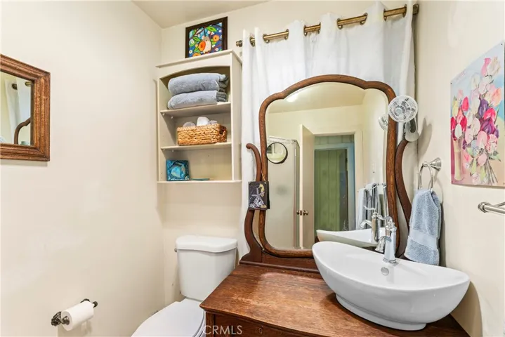 Upper Level 3/4 bath