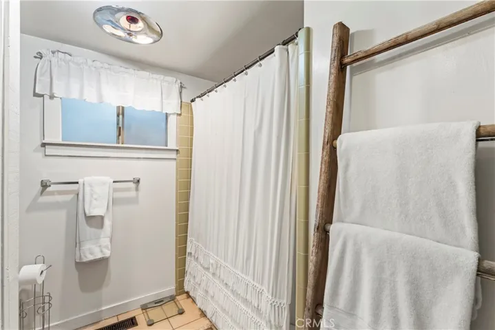Entry level full bath
