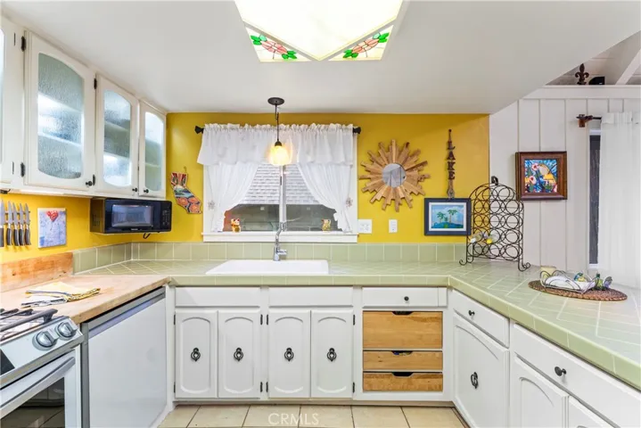 Kitchen with pull out drawers in cabinets