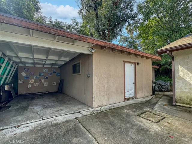 Carport/Rear Bldg Laundry & Storage