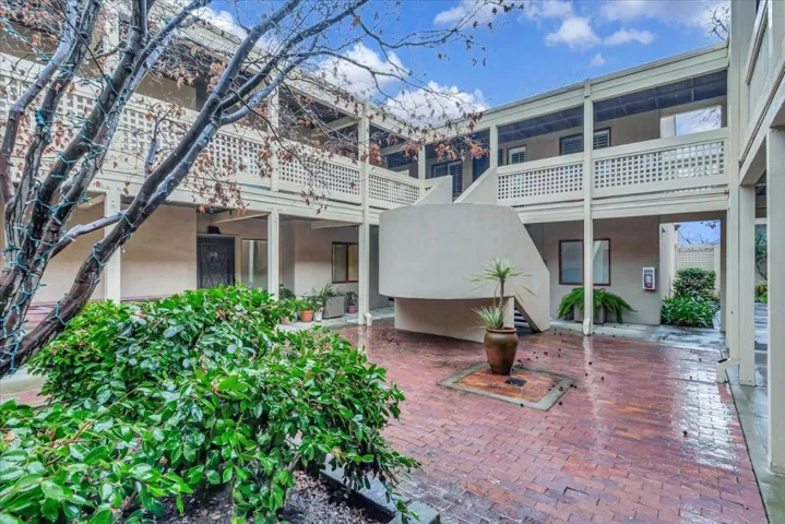 443 Alberto Way B222, Los Gatos, California 95032