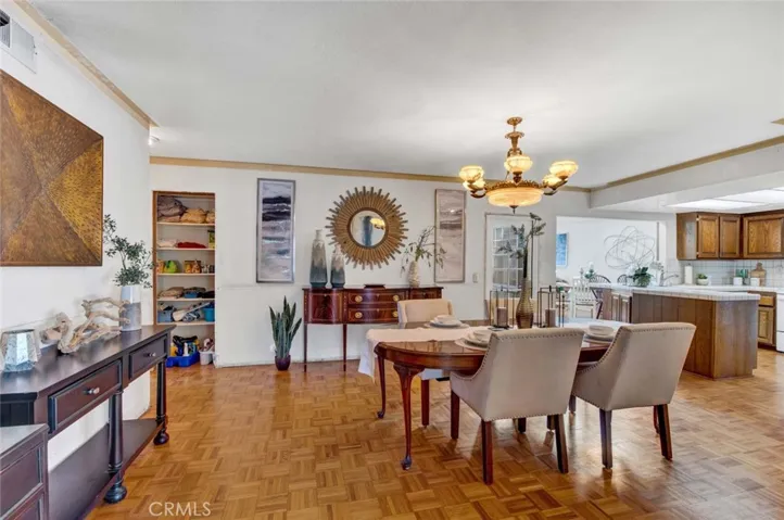 Dining room / Family room