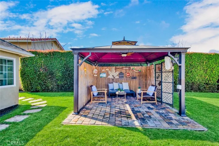 a private cabana and a block wall surrounded by
tall privacy hedges and NO overhead wires