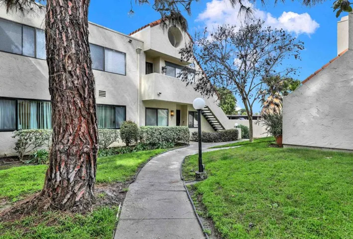 387 N Melrose Drive E, Vista, California 92083