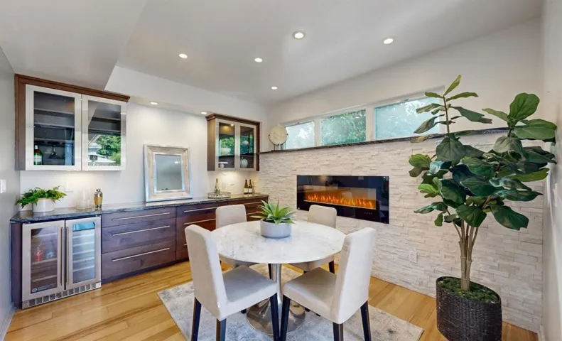 1690 Edgewood Drive, Palo Alto, California 94303