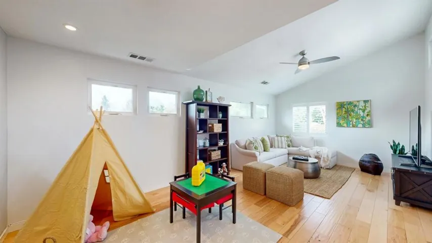1690 Edgewood Drive, Palo Alto, California 94303