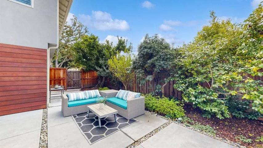 1690 Edgewood Drive, Palo Alto, California 94303