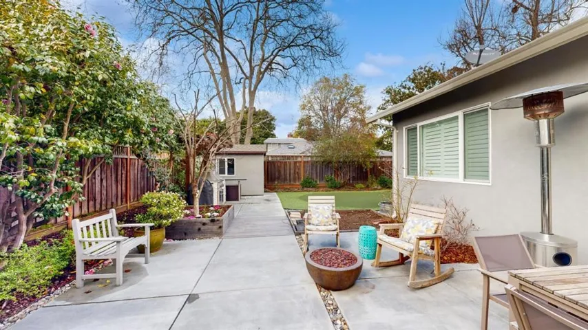 1690 Edgewood Drive, Palo Alto, California 94303