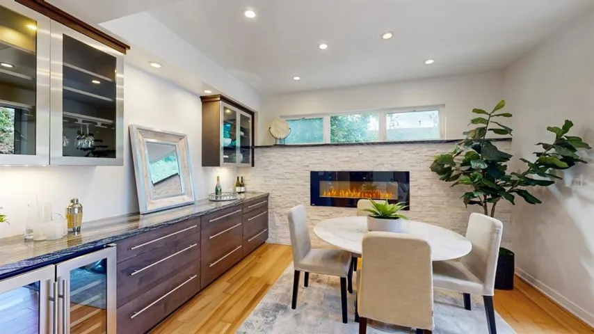 1690 Edgewood Drive, Palo Alto, California 94303