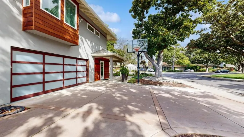 1690 Edgewood Drive, Palo Alto, California 94303