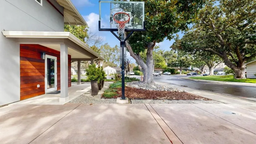 1690 Edgewood Drive, Palo Alto, California 94303
