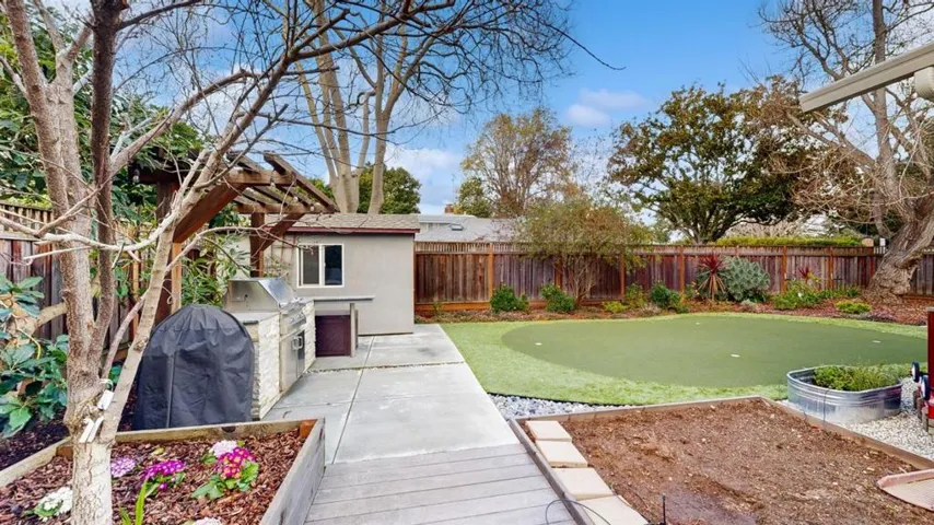 1690 Edgewood Drive, Palo Alto, California 94303