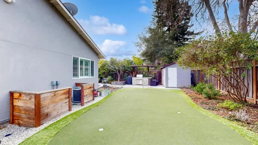1690 Edgewood Drive, Palo Alto, California 94303