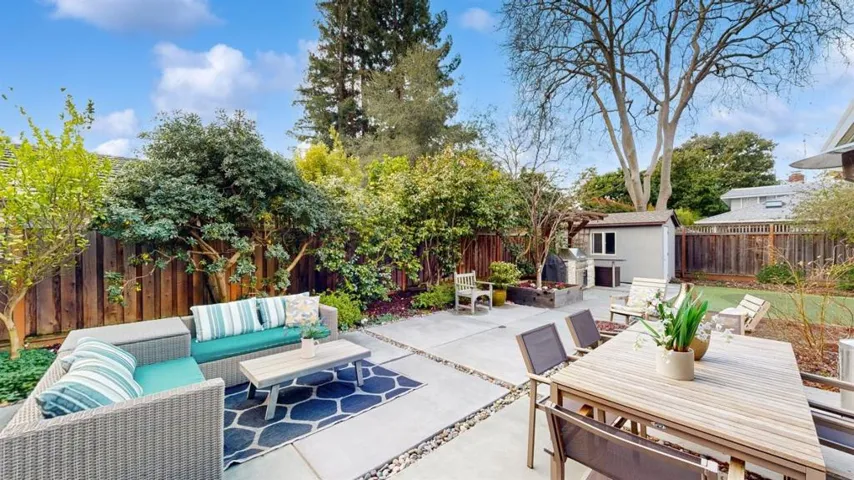 1690 Edgewood Drive, Palo Alto, California 94303