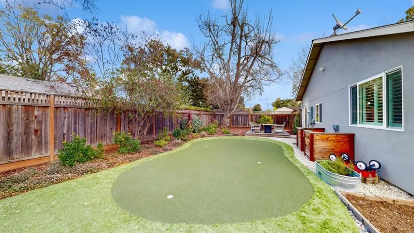 1690 Edgewood Drive, Palo Alto, California 94303