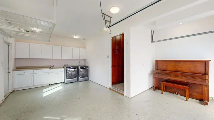 1690 Edgewood Drive, Palo Alto, California 94303