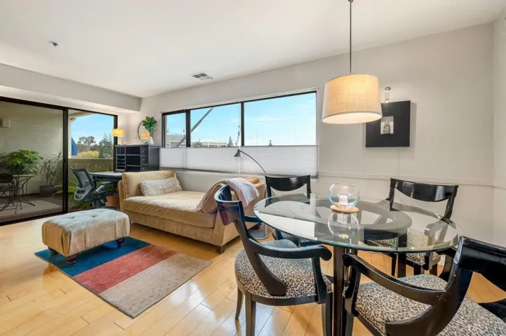 117 California Avenue D300, Palo Alto, California 94306