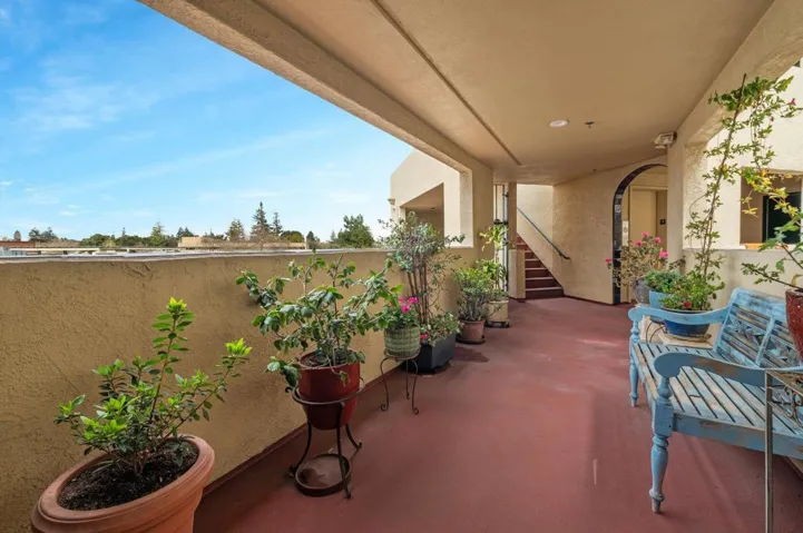 117 California Avenue D300, Palo Alto, California 94306