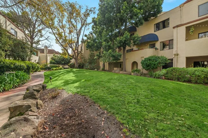 117 California Avenue D300, Palo Alto, California 94306