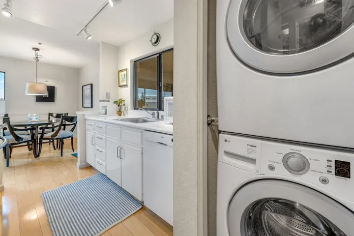 117 California Avenue D300, Palo Alto, California 94306