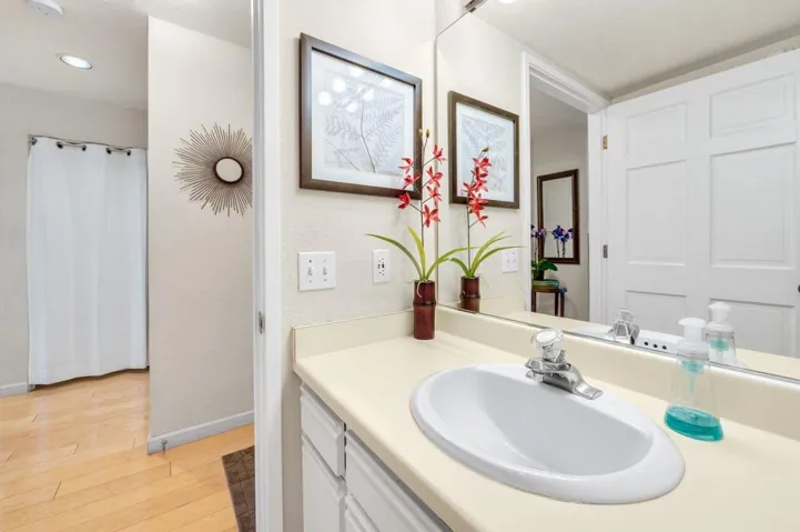 117 California Avenue D300, Palo Alto, California 94306