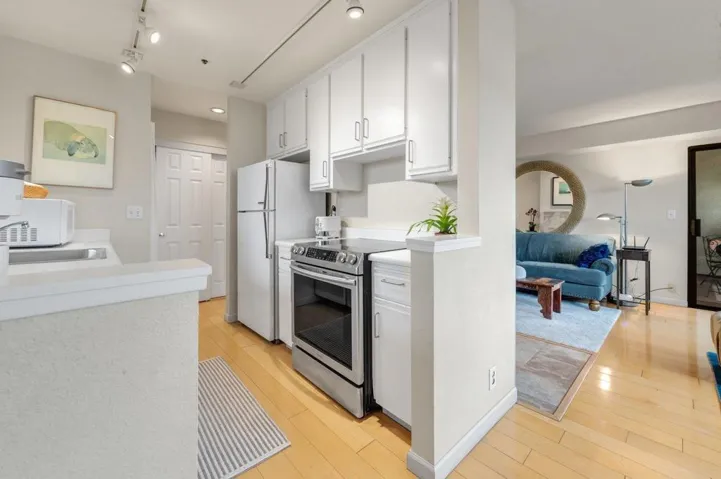 117 California Avenue D300, Palo Alto, California 94306