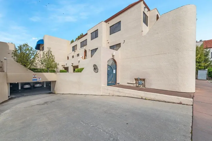 117 California Avenue D300, Palo Alto, California 94306