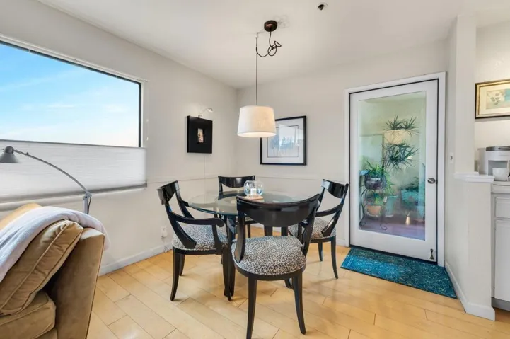 117 California Avenue D300, Palo Alto, California 94306