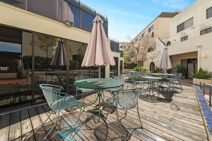 117 California Avenue D300, Palo Alto, California 94306