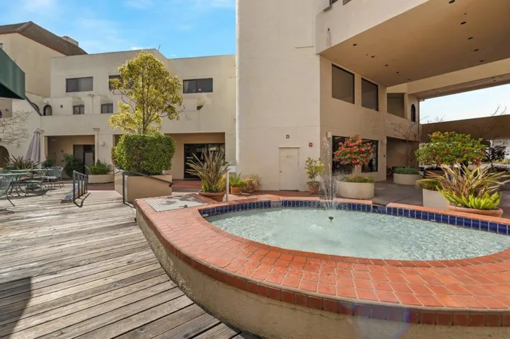 117 California Avenue D300, Palo Alto, California 94306