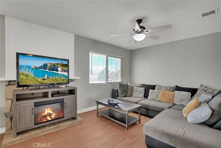 10804 Kiavan Road, Apple Valley, California 92308