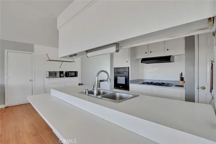 10804 Kiavan Road, Apple Valley, California 92308