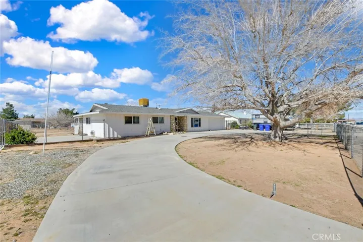 10804 Kiavan Road, Apple Valley, California 92308