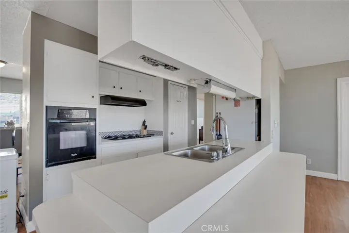 10804 Kiavan Road, Apple Valley, California 92308