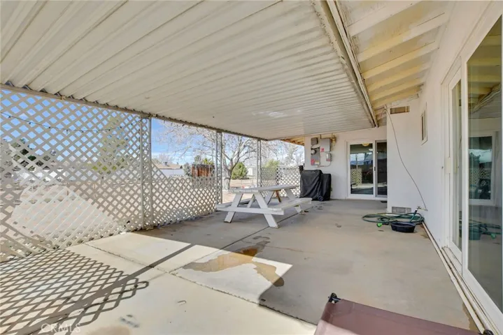 10804 Kiavan Road, Apple Valley, California 92308