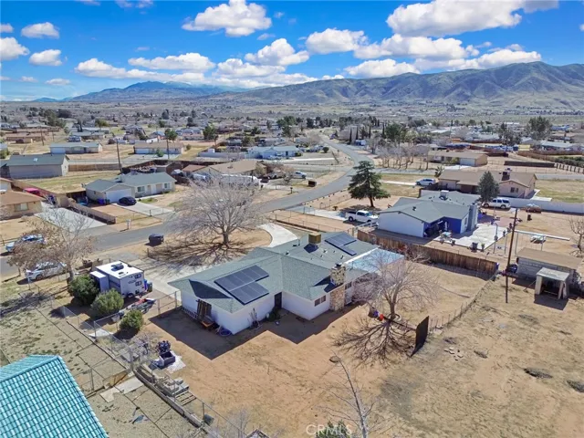 10804 Kiavan Road, Apple Valley, California 92308