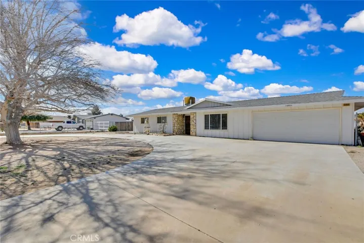 10804 Kiavan Road, Apple Valley, California 92308