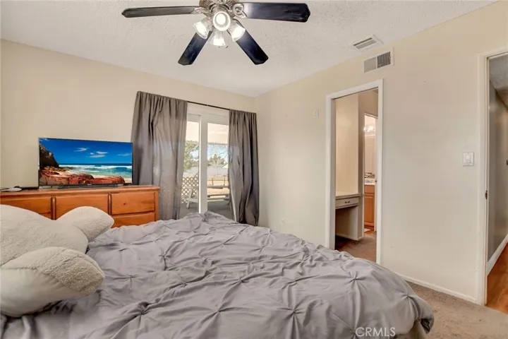 10804 Kiavan Road, Apple Valley, California 92308
