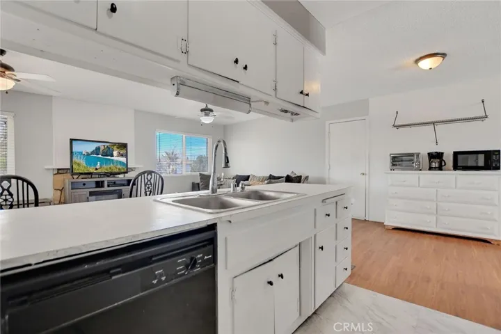 10804 Kiavan Road, Apple Valley, California 92308