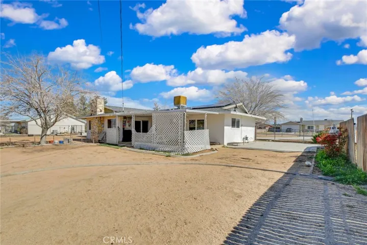 10804 Kiavan Road, Apple Valley, California 92308