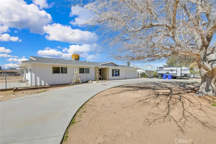 10804 Kiavan Road, Apple Valley, California 92308