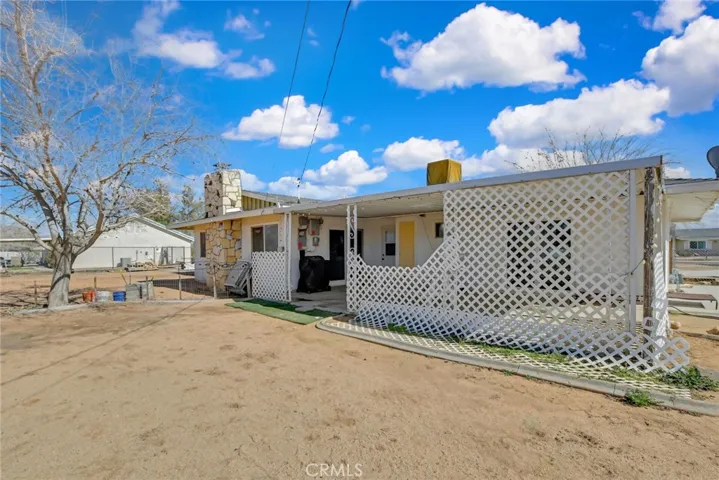 10804 Kiavan Road, Apple Valley, California 92308