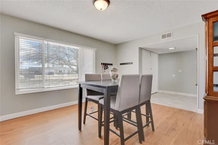 10804 Kiavan Road, Apple Valley, California 92308