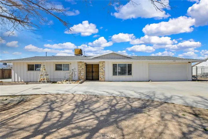 10804 Kiavan Road, Apple Valley, California 92308