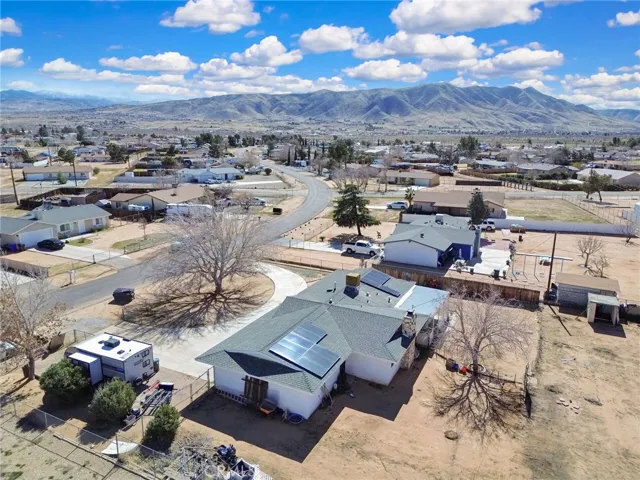 10804 Kiavan Road, Apple Valley, California 92308