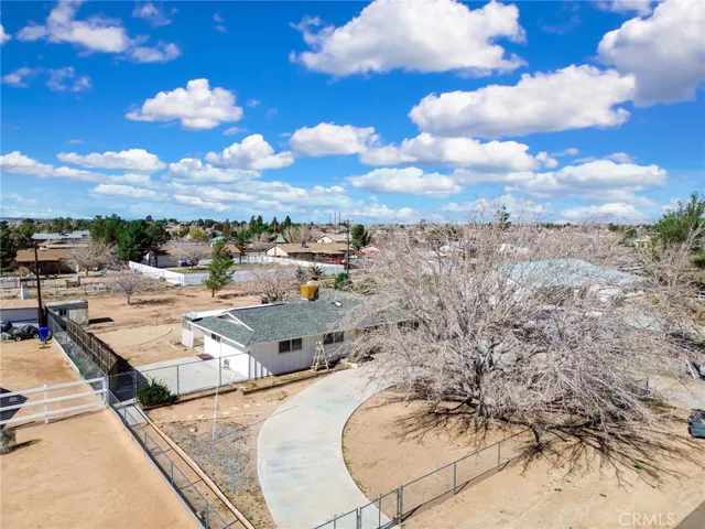 10804 Kiavan Road, Apple Valley, California 92308