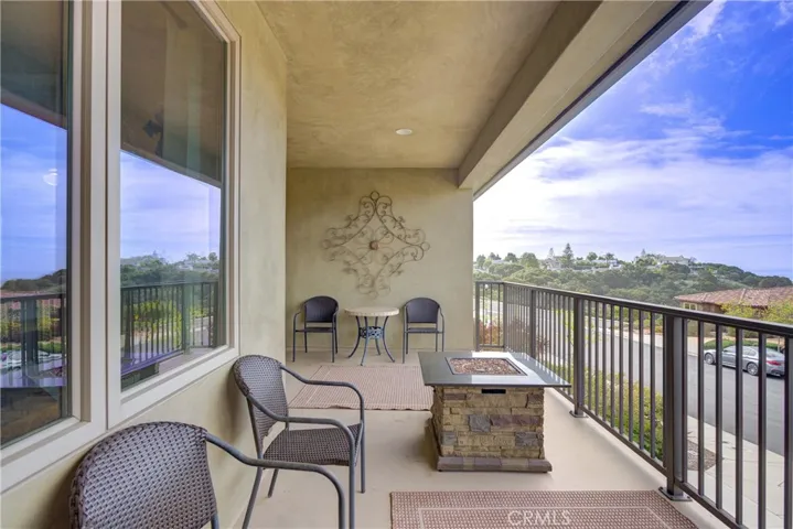 Second floor balcony facing the Pismo Beach Pier.