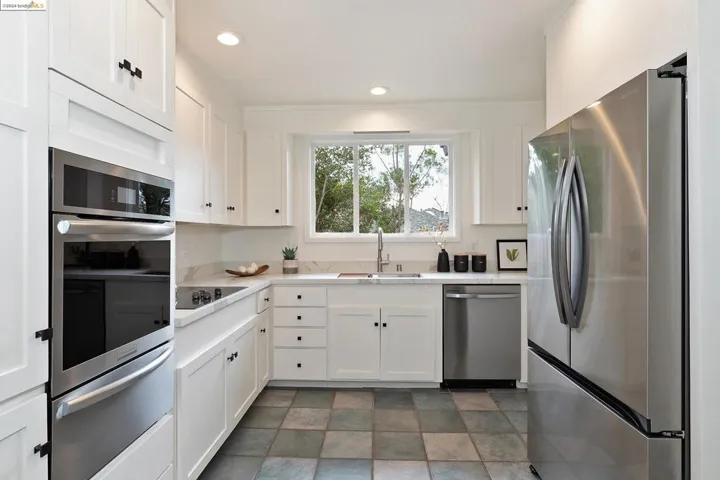 Eat-in Kitchen